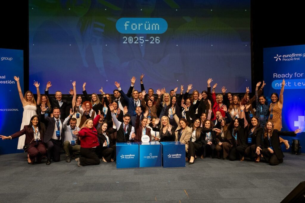 Equipa Eurofirms reunida no Fórum 2025-26 em Gran Canaria a celebrar os 35 anos da empresa
