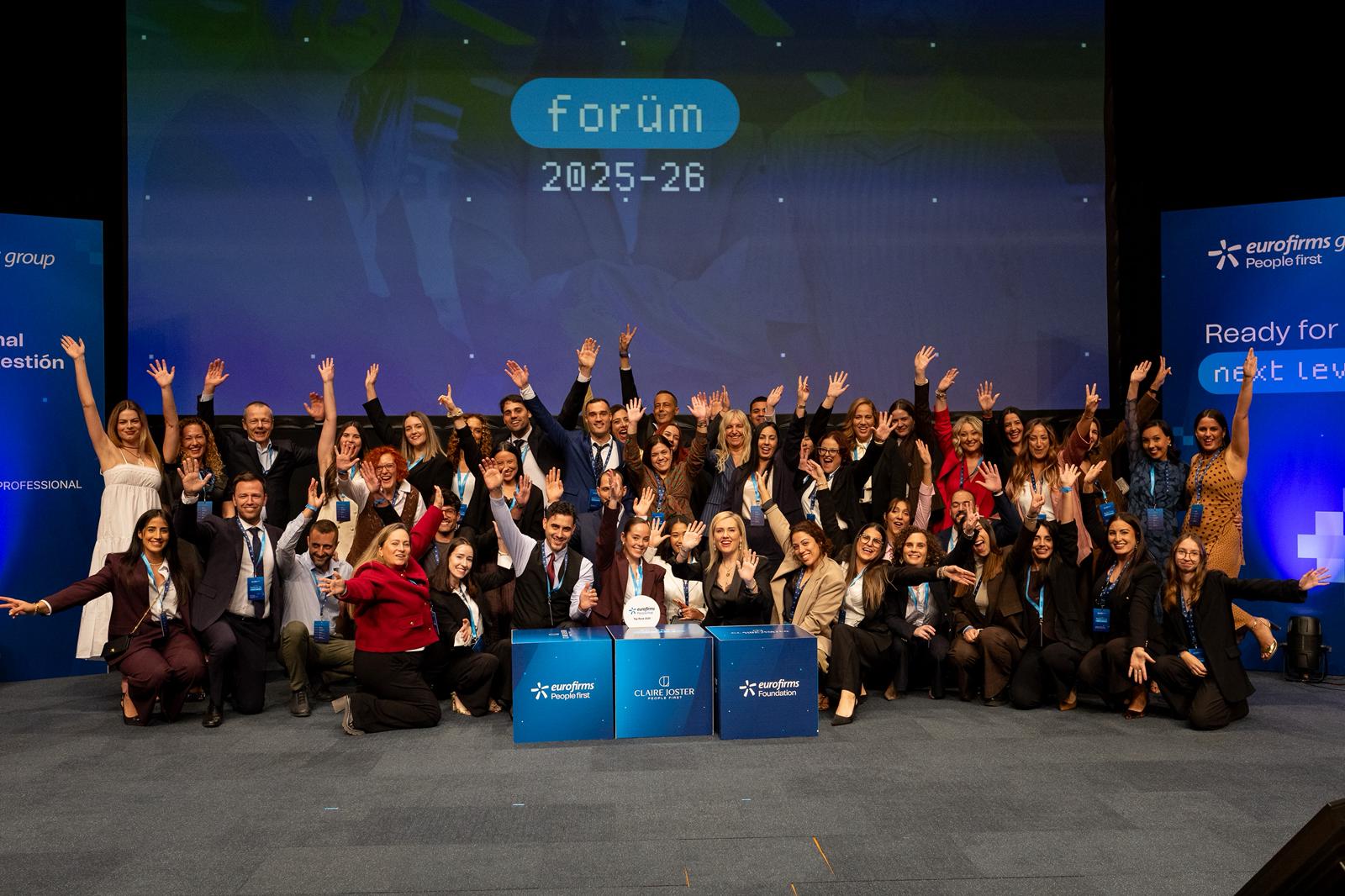 Equipa Eurofirms reunida no Fórum 2025-26 em Gran Canaria a celebrar os 35 anos da empresa