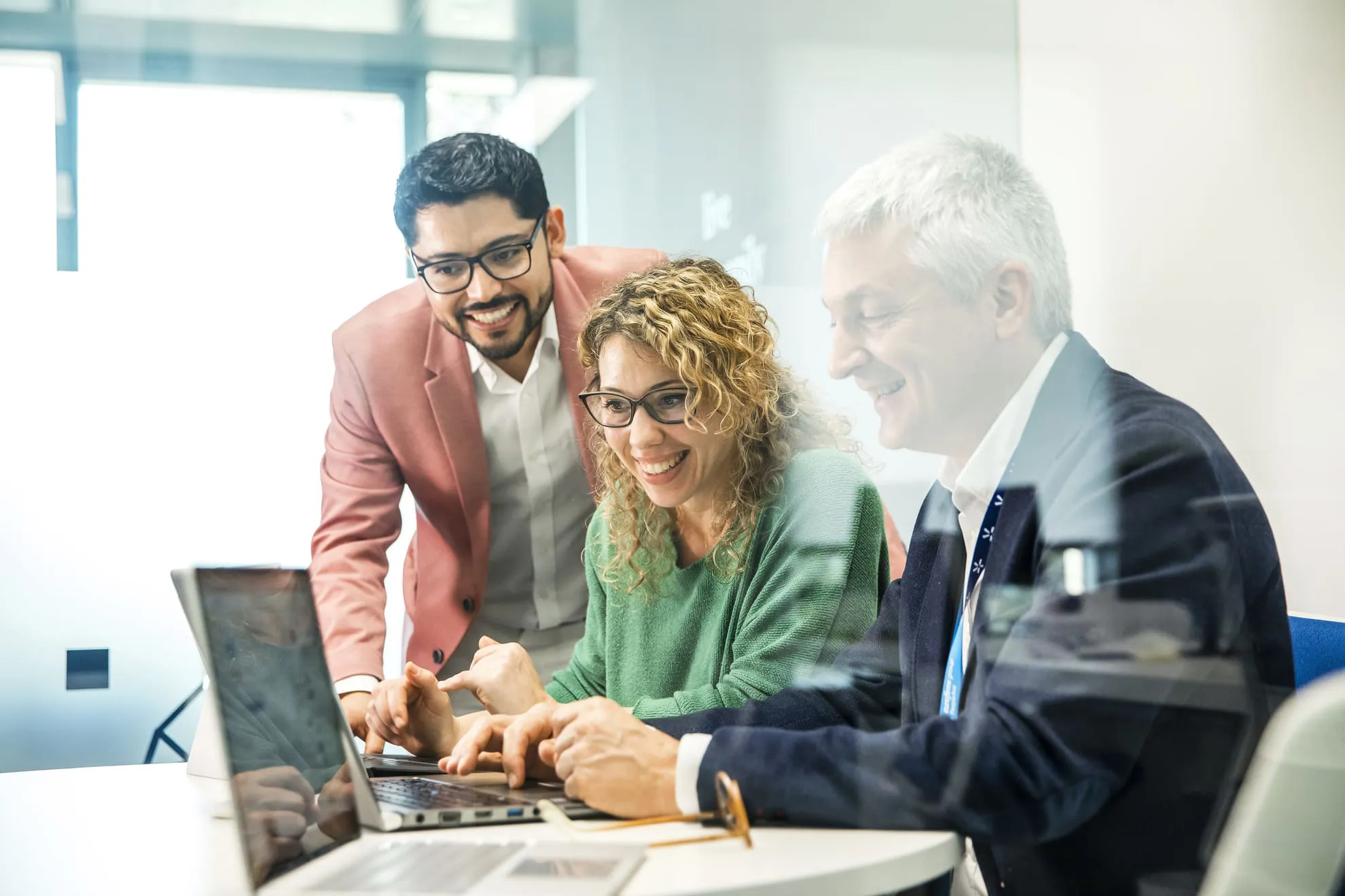 Equipas multigeracionais em escritório face ao envelhecimento da população ativa em Portugal
