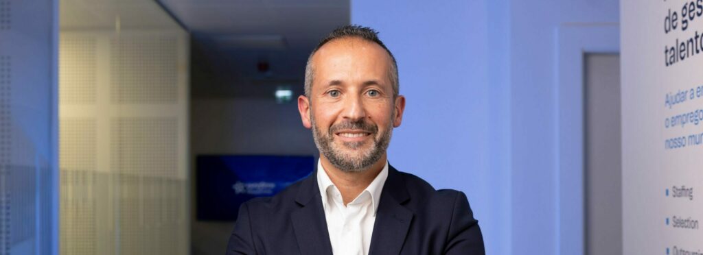 Filipe Ramos, Outsourcing National Leader da Eurofirms em ambiente de escritório corporativo